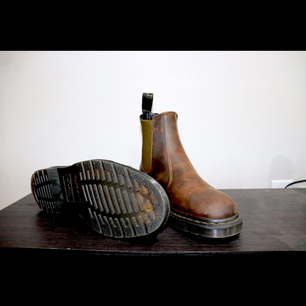 Dr. Martens 2976 Chelsea boots